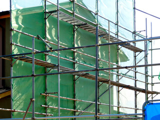 新築住宅工事現場の足場