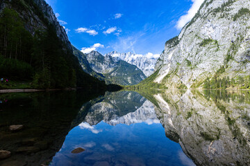 Fototapeta na wymiar Spiegelungen auf dem Obersee