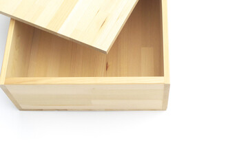 白背景の木の箱とフタ