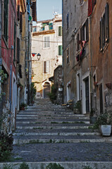Fototapeta na wymiar Tivoli, vicoli e strade della città vecchia - Lazio