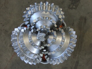 Steel Tooth Roller Cone Bit (Top View)