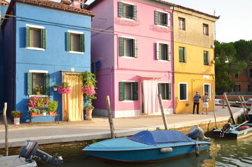 Obraz na płótnie Canvas Picturesque Burano is known for its brightly colored fishermen's houses and its casual eateries serving seafood.