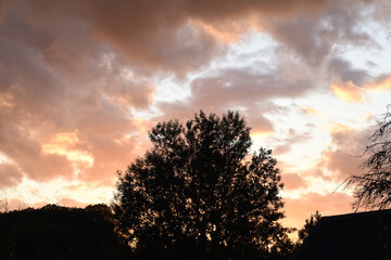 Fototapeta na wymiar Sonnenuntergang und Abendhimmel im Herbst