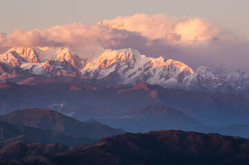 Fototapeta na wymiar Sunset at Kanchenjunga mountain. View from Sandakphu trek, Singalia National Park, India