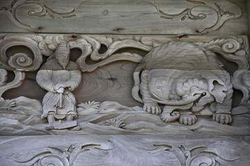 奥の細道　象潟蚶満寺の山門彫刻