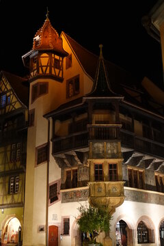 Das Maison Pfister (Pfisterhaus) in Colmar bei Nacht