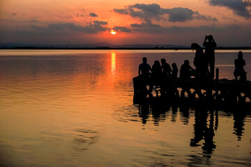 Fototapeta na wymiar people watching the sunset in the Albufera of Valencia
