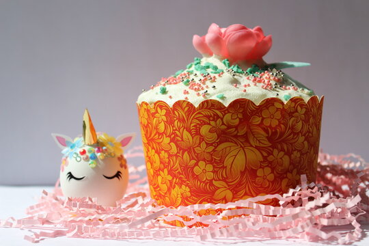 Easter cake, kulich and easter cake for easter picture. Happy easter!
