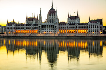 Obraz na płótnie Canvas Parliament in Budapest at night, Hungary