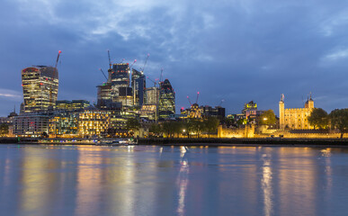Fototapeta na wymiar Night panorama of the London city over the Thames