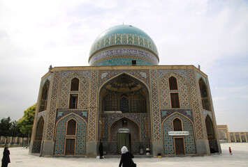 piękny kolorowy zabytkowy meczet w iranie