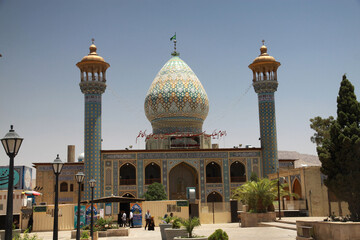 piękny kolorowy zabytkowy meczet w iranie
