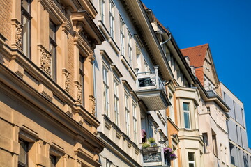 halle saale, deutschland - sanierte h&auml;userzeile in der altstadt