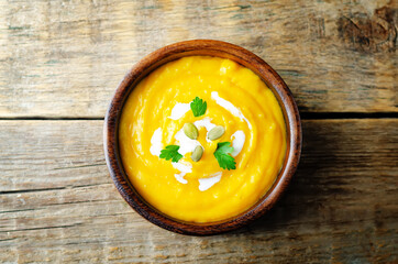 Pumpkin soup with pumpkin seeds and parsley leaves
