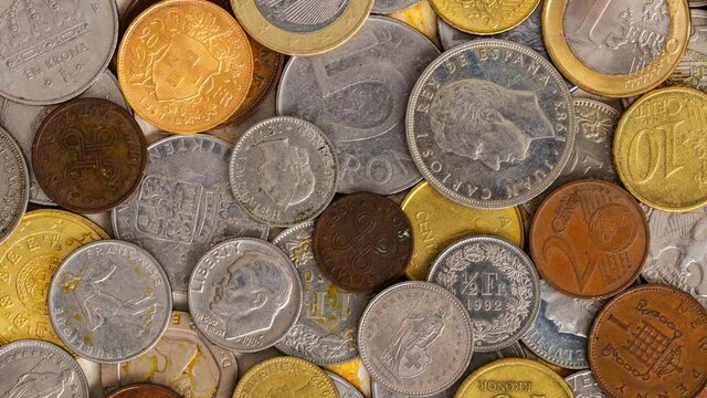 Close up e zoom out de moedas