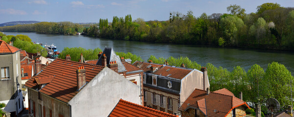 Panoramique Conflans-Sainte-Honorine (78700), l'Oise par dessus les toits, Yvelines en Île-de-France, France