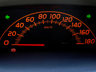 乗用車のスピードメーター