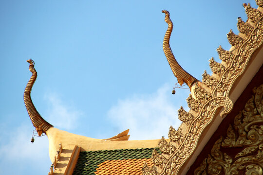 Beautiful golden roof of a temple in a Buddhist monastery 3