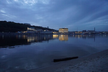 Obraz premium Evening by the water. Bright and beautiful hotel on the other side of the river