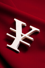 円