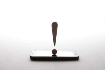 ビックリマークとスマートフォン