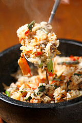 ミャンマー　カチン料理の伝統まぜご飯