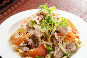 ミャンマー料理茹で豚サラダ