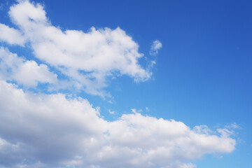 Blue Sky with white cloud back ground_青空と雲