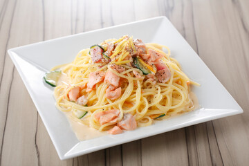 サーモンクリームパスタ