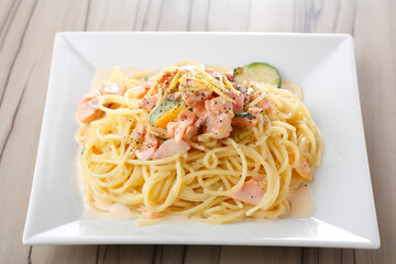 サーモンクリームパスタ