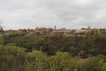 Fototapeta na wymiar village in a dry riverbed from the bridge