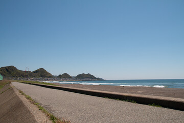 海と砂浜。日本の海岸。ウィズコロナ、地方移住イメージ