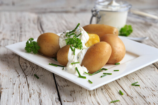 Pellkartoffeln mit Kr&auml;uterquark