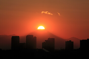 Fototapeta na wymiar 富士に沈む夕日