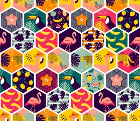 Foto op Plexiglas Hexagon Tropisch zeshoekig patroon - naadloze exotische bloemenelementen en jungle dieren achtergrond - surrealistische tropische elementen