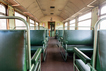 Naklejka na ściany i meble Verreisen in den 70er Jahren , ein alter Reisezugwagen