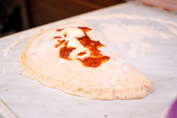 Calzone Teig zusammengelegt Pizza