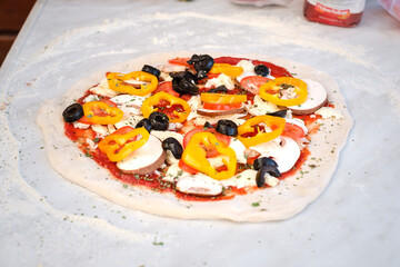 Belegter Pizzateig
