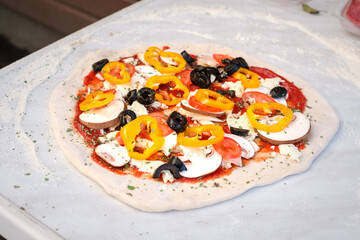 Belegter Pizzateig