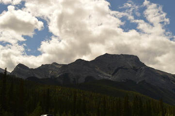 Obraz premium Road tripping in the Rocky Mountains of Alberta, Canada