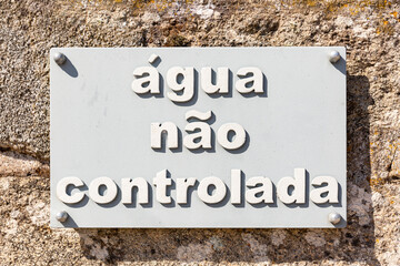 Agua nao controlada - Portuguese warning words for water quality not tested