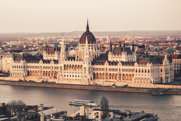 Fototapeta na wymiar Nice view of the Palament in Budapest in the evening / day. beautiful view of Budapest from the bastion