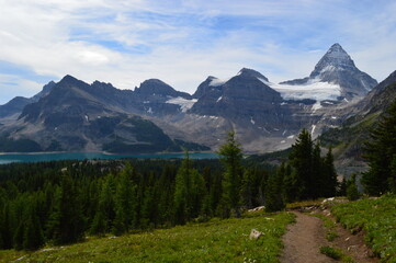 Obraz premium Climbing, hiking and camping at the Mount Assiniboine National Park in the Rocky Mountains between Alberta and British Columbia in Canada