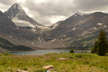 Fototapeta premium Hiking, climbing and camping on the Mount Assiniboine mountain in the Rockies between Alberta and British Columbia in Canada