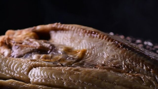 七輪の炭火で炙り焼きにしてるホッケ