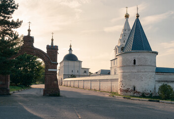 Fototapeta na wymiar View of the Luzhetsky Ferapontov monastery in Mozhaisk