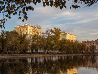 Fototapeta na wymiar Autumn quiet evening on Chistye Prudy in Moscow. Urban life concept.
