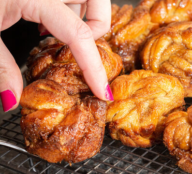 Making cinnamon buns