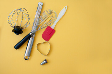 kitchen utensils for backing and cake making