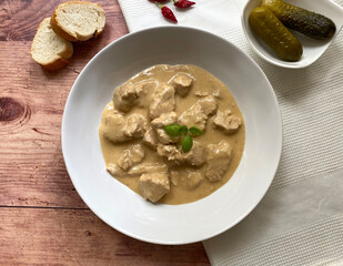Tender strips of turkey in creamy sour creme sauce with baguette.